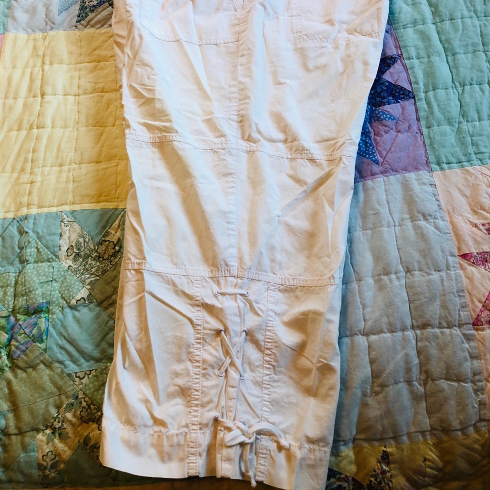Capris, White, Adorable 😍 pants❣️🥀🌻🌹